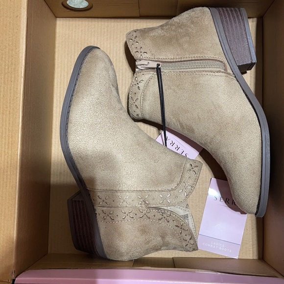 Serra Ankle Boots faux Suede Pull on Size 2/3 (Little Girl) - Picture 2 of 13